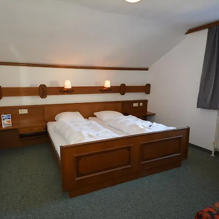 Haus Arnold By Chatel Reizen 住宿加早餐酒店