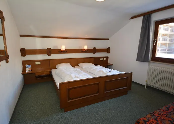 Haus Arnold By Chatel Reizen 住宿加早餐酒店