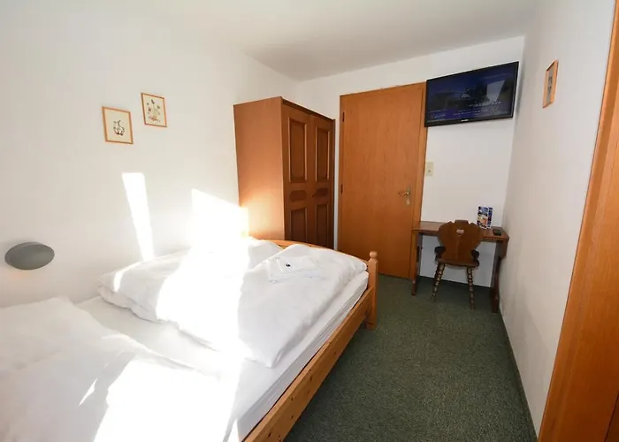 Haus Arnold By Chatel Reizen 住宿加早餐酒店 3*